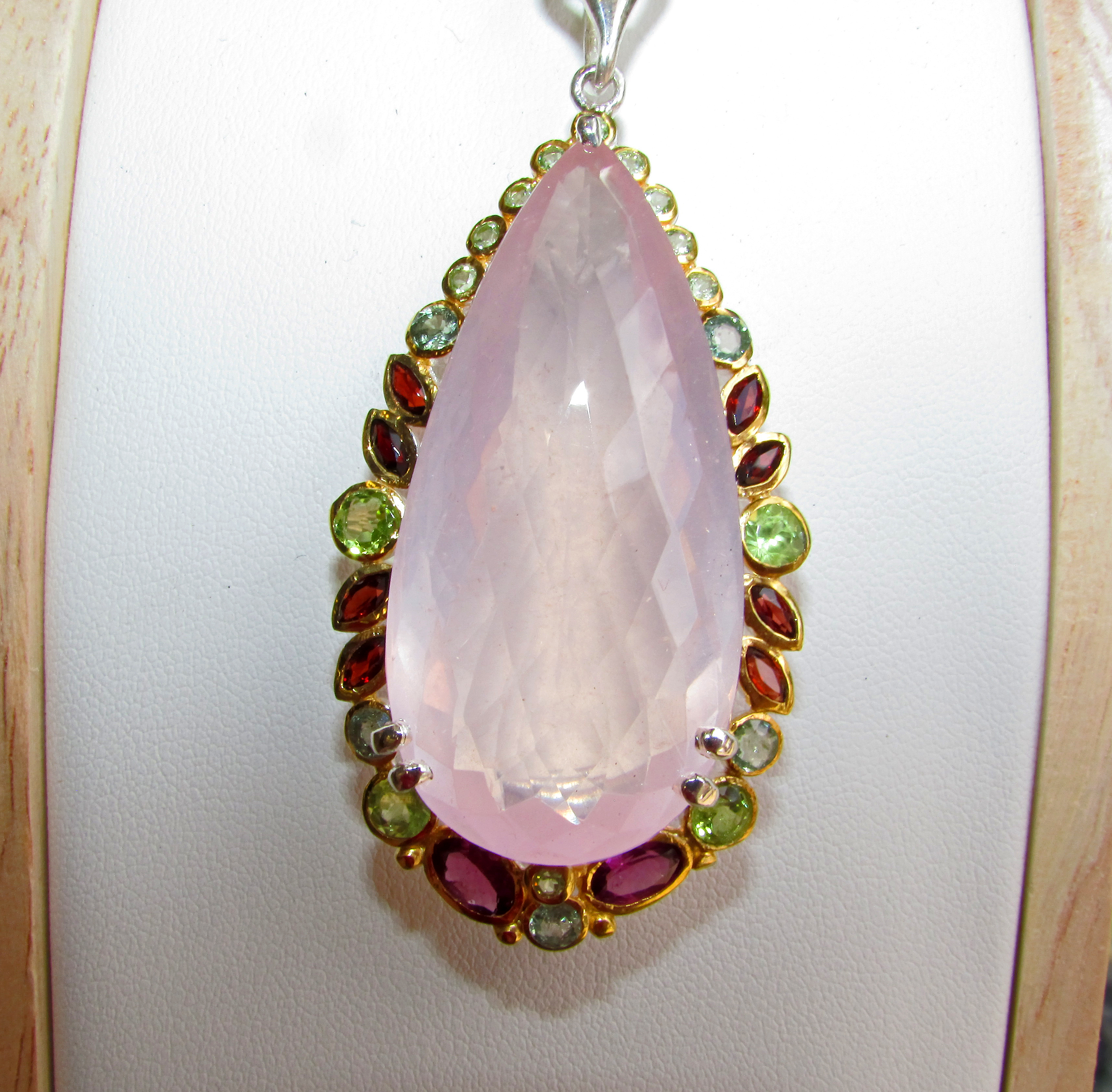 925 Silver necklace with a large 120 carat rose quartz