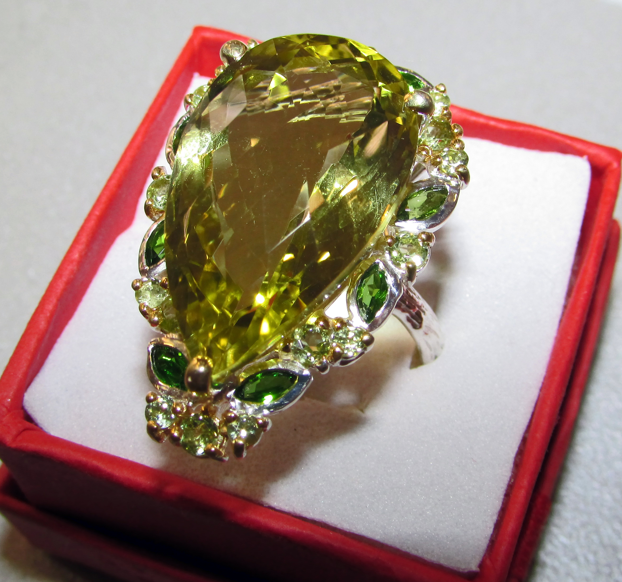 925 Silver ring with 37 carat lemon quartz