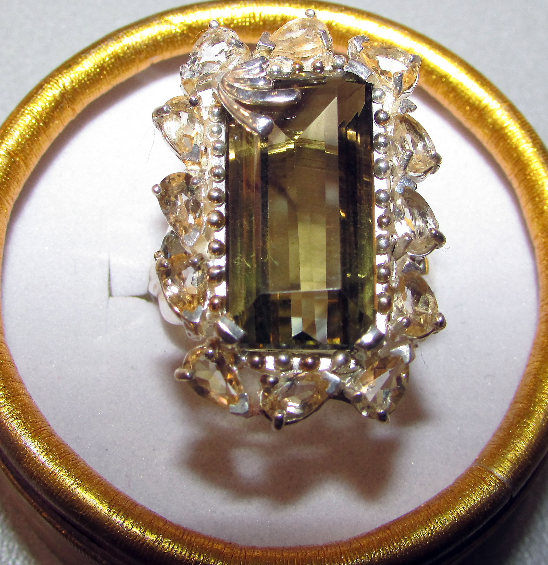 925 Silver ring with 28 carat lemon quartz