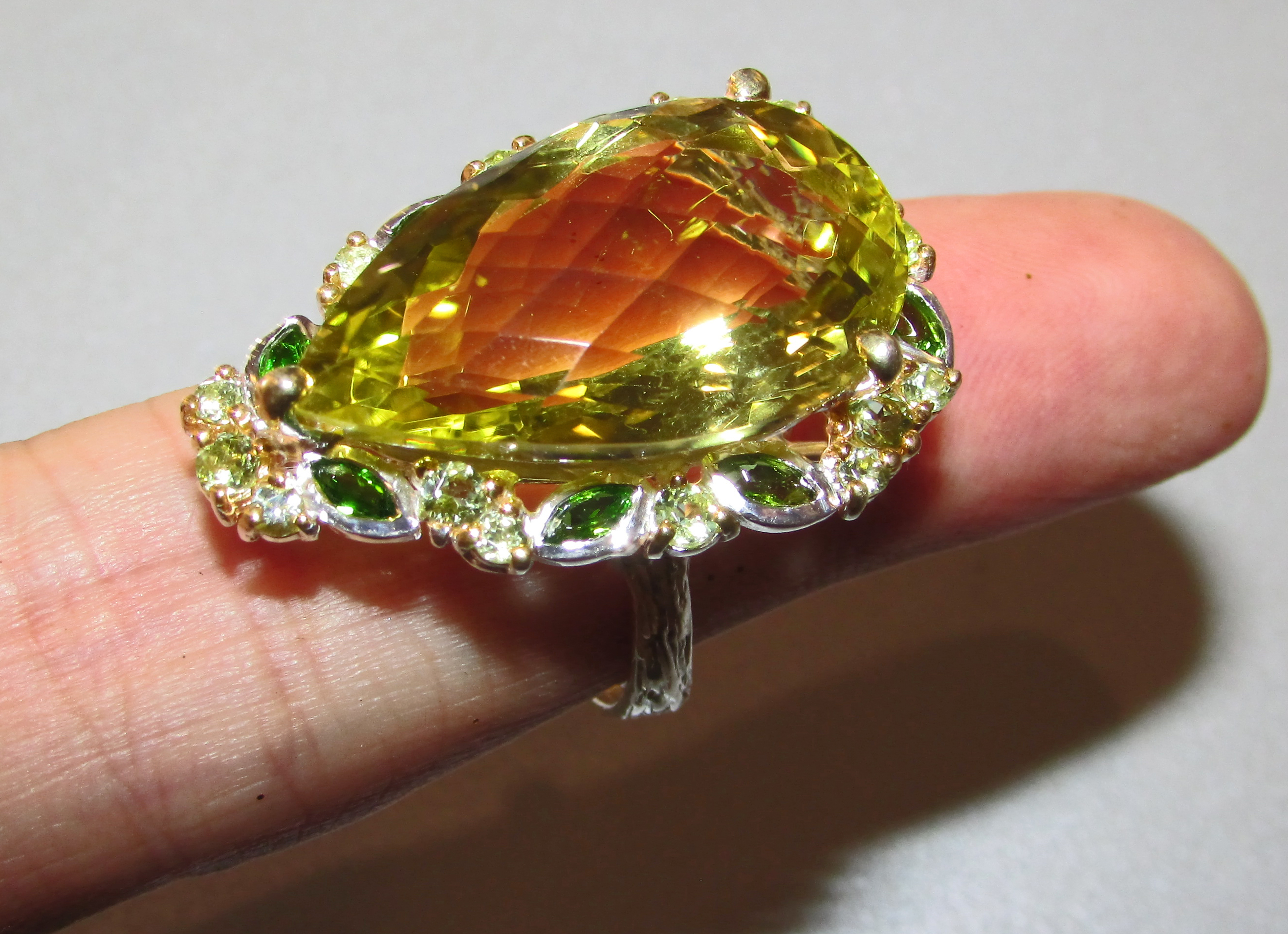 925 Silver ring with 37 carat lemon quartz