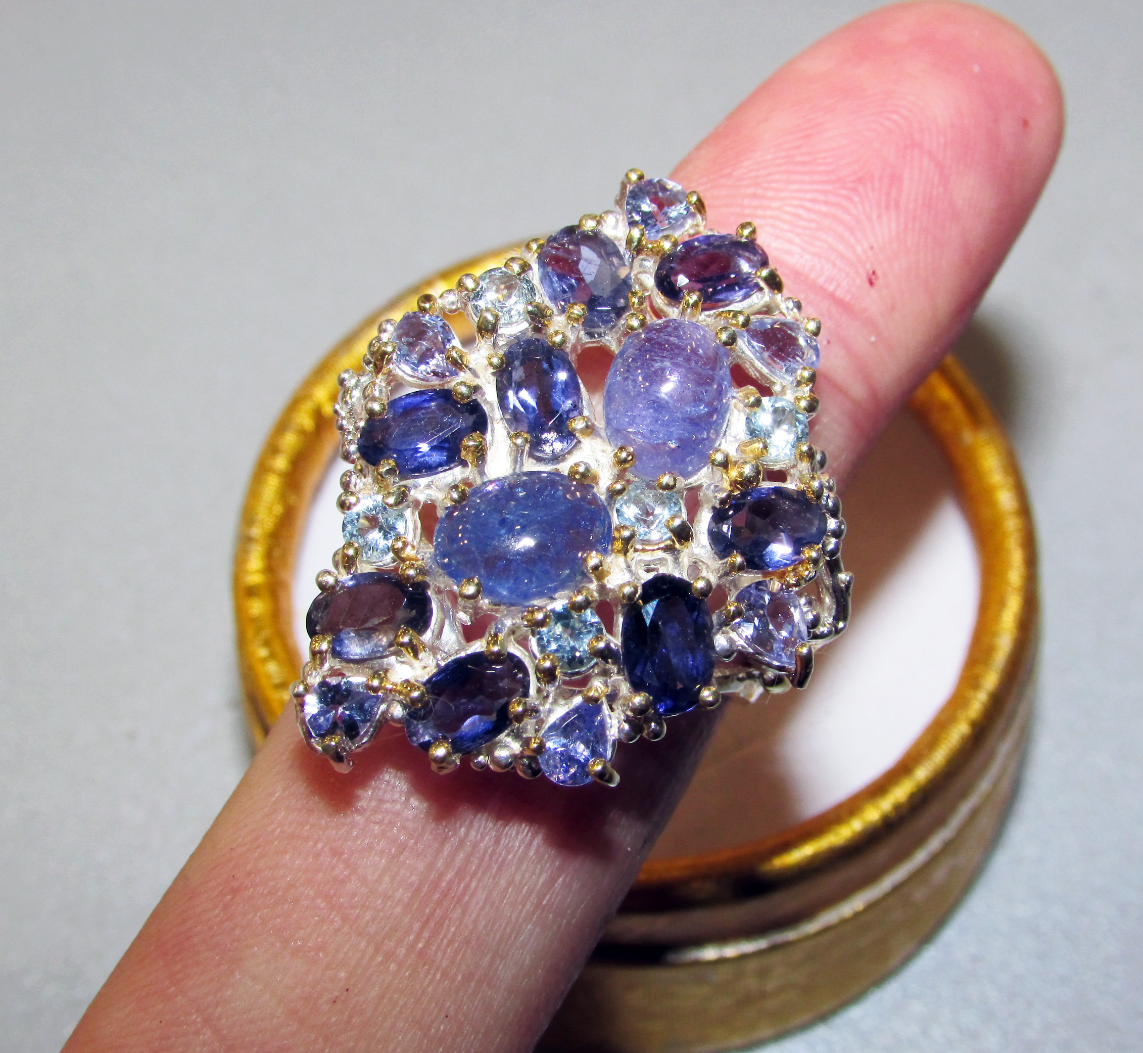 925 sterling silver ring with tanzanites