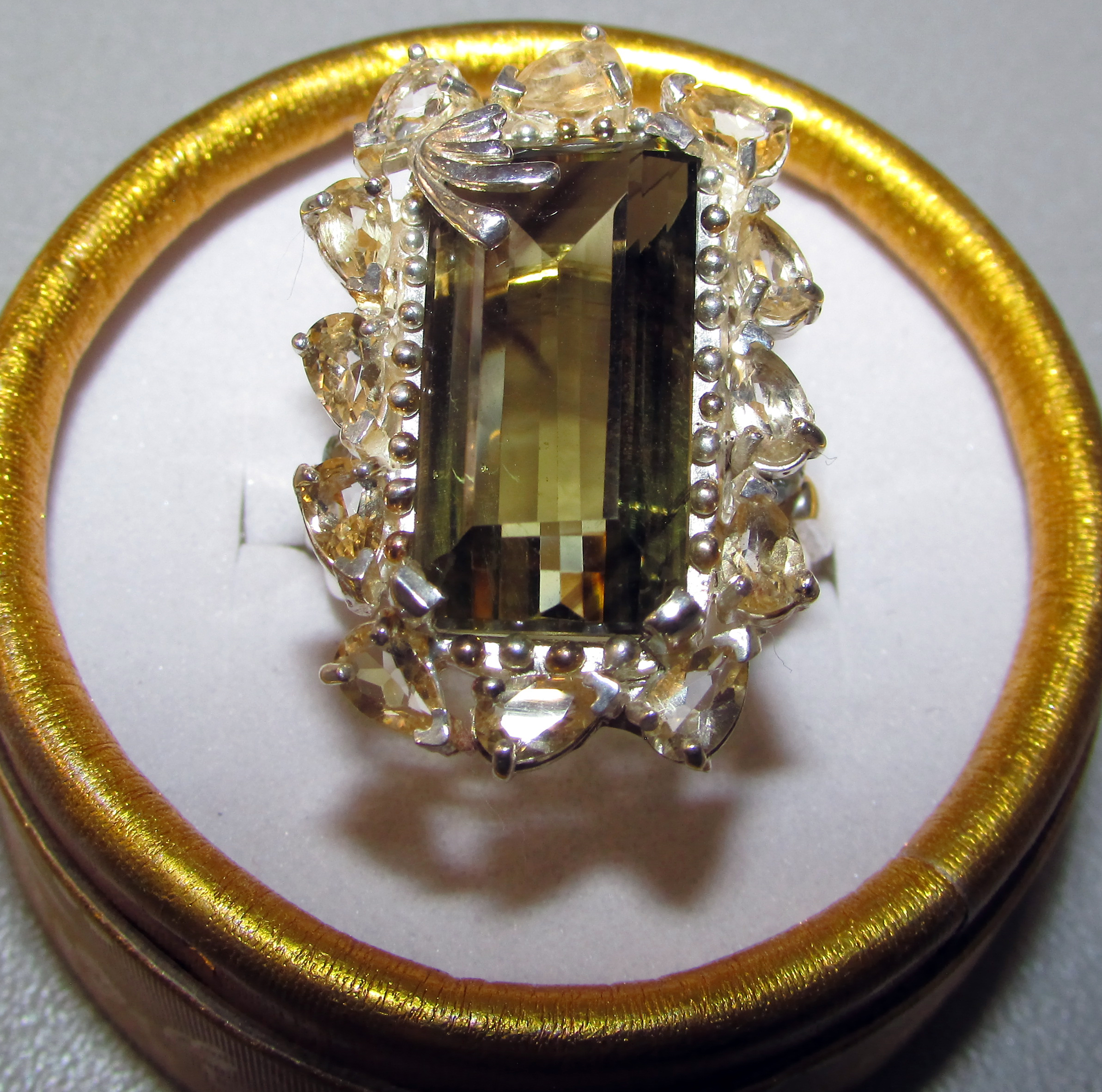 925 Silver ring with 28 carat lemon quartz