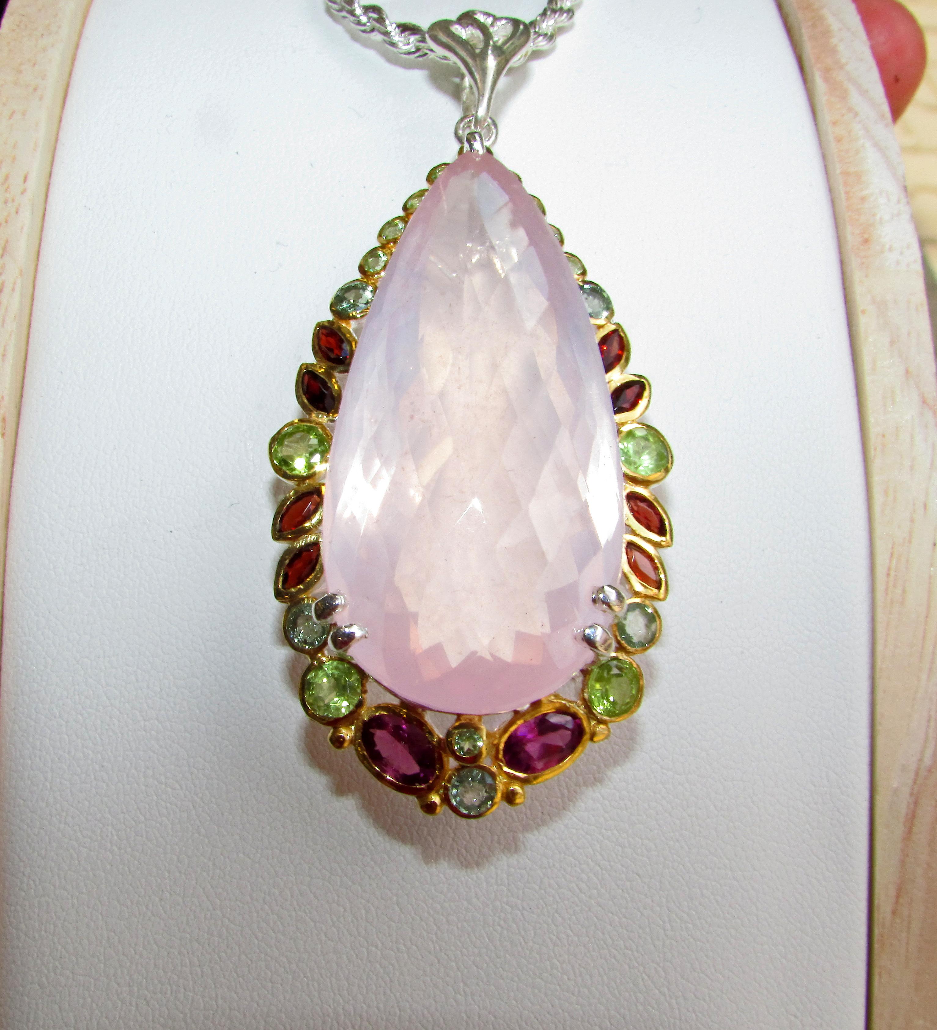 925 Silver necklace with a large 120 carat rose quartz