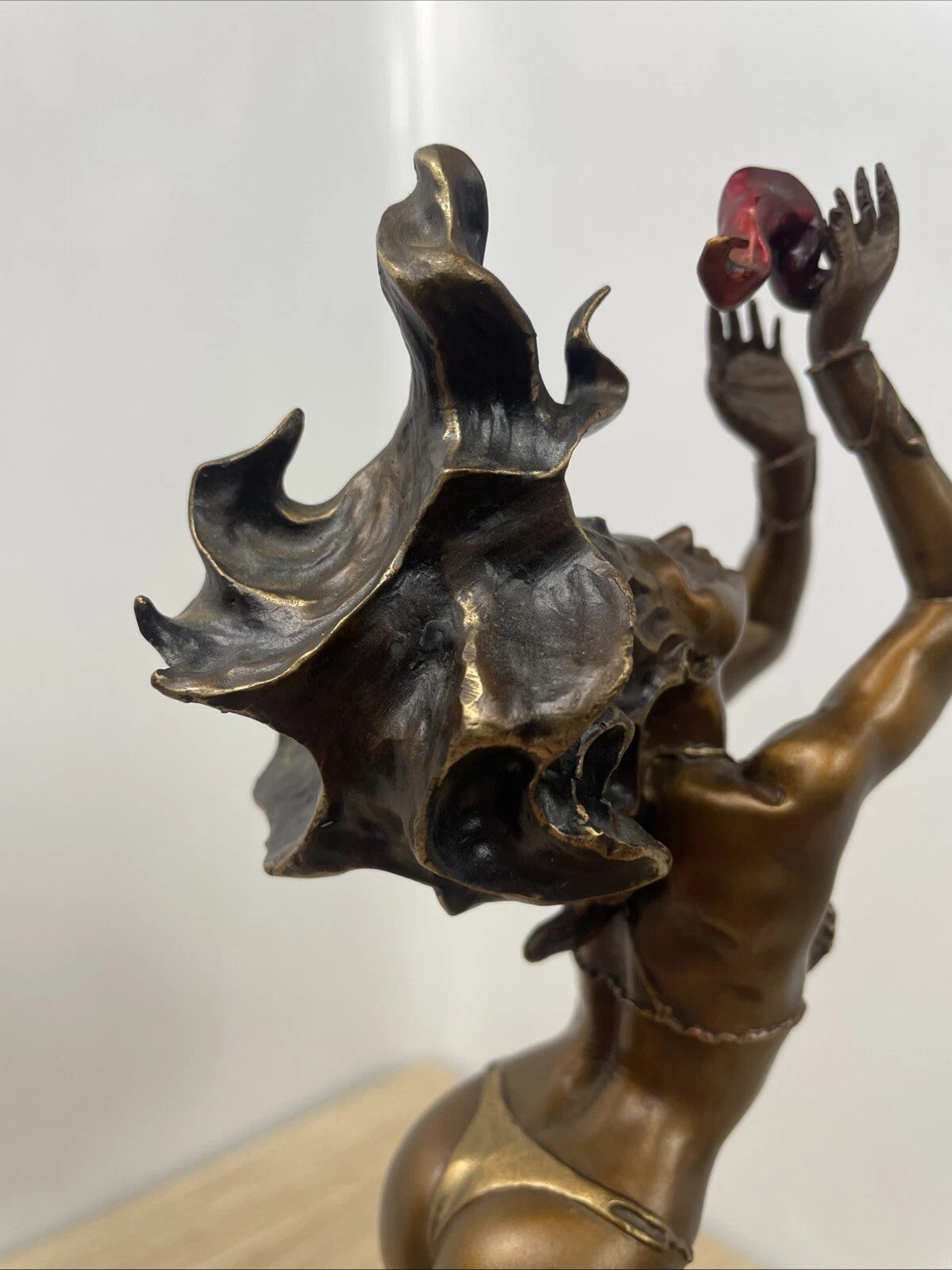Бронзова фигура по рисунка на Борис Вайехо Mistress of Fire  от 1996г.