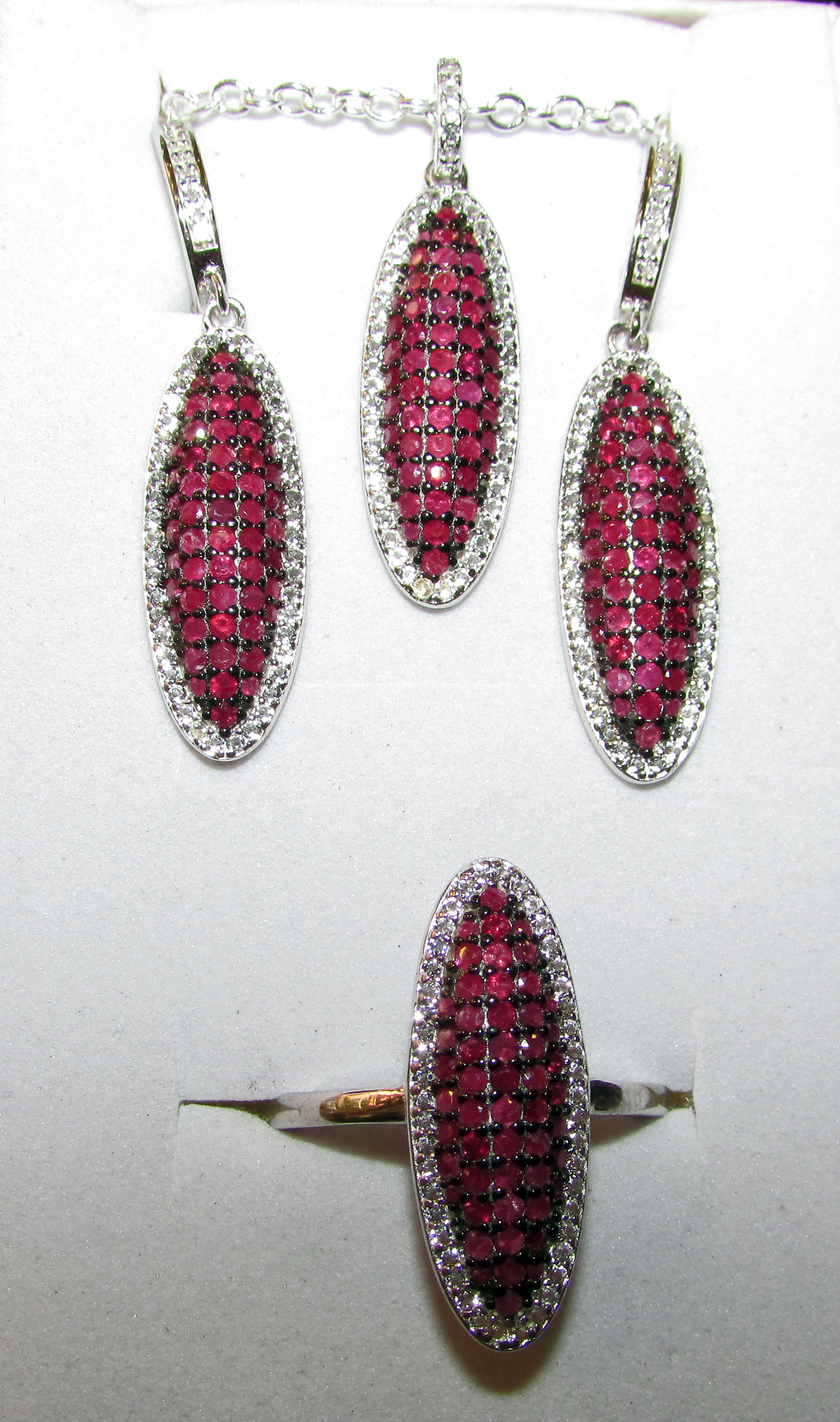 Set of earrings, ring and necklace with ruby