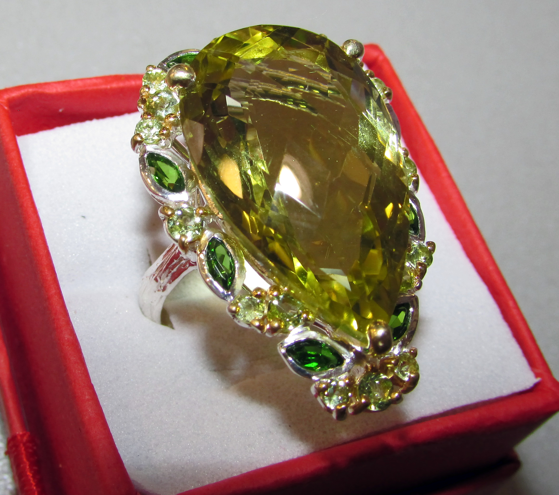 925 Silver ring with 37 carat lemon quartz