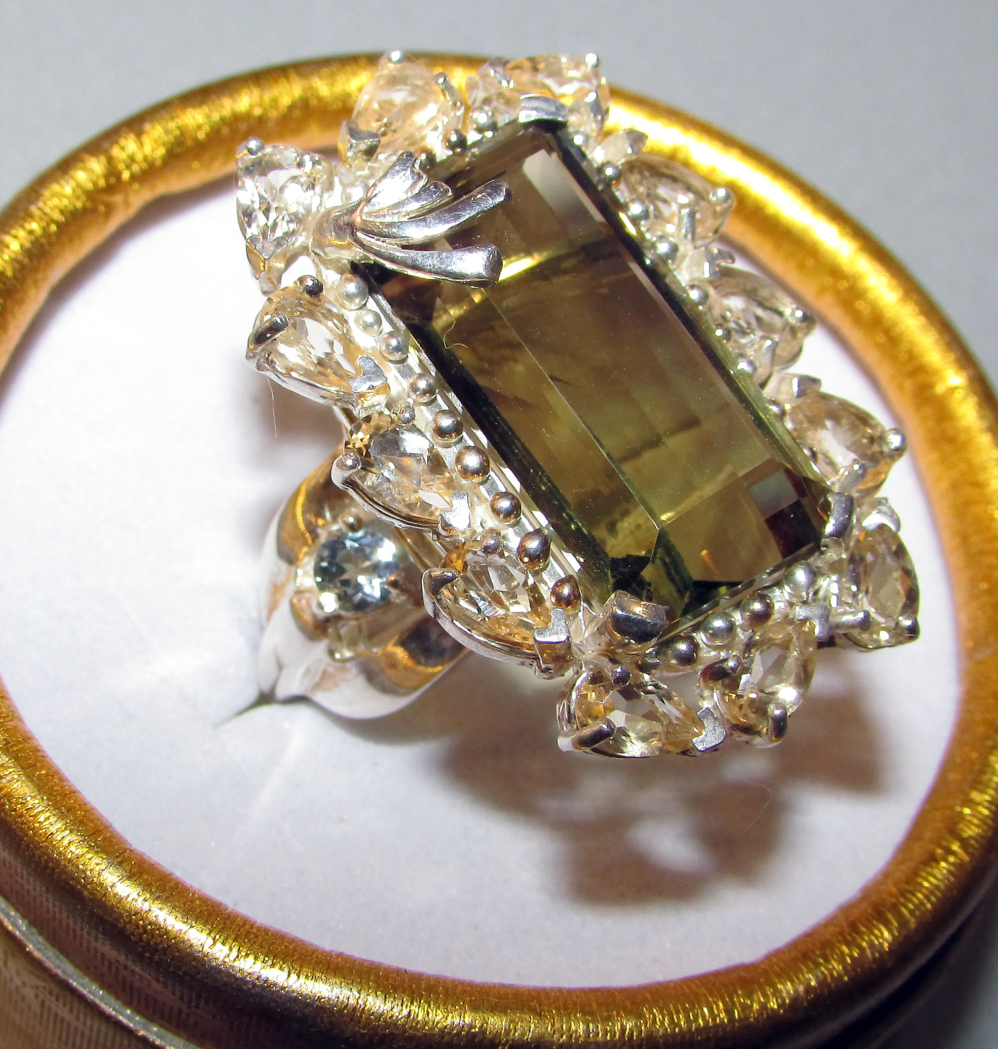 925 Silver ring with 28 carat lemon quartz