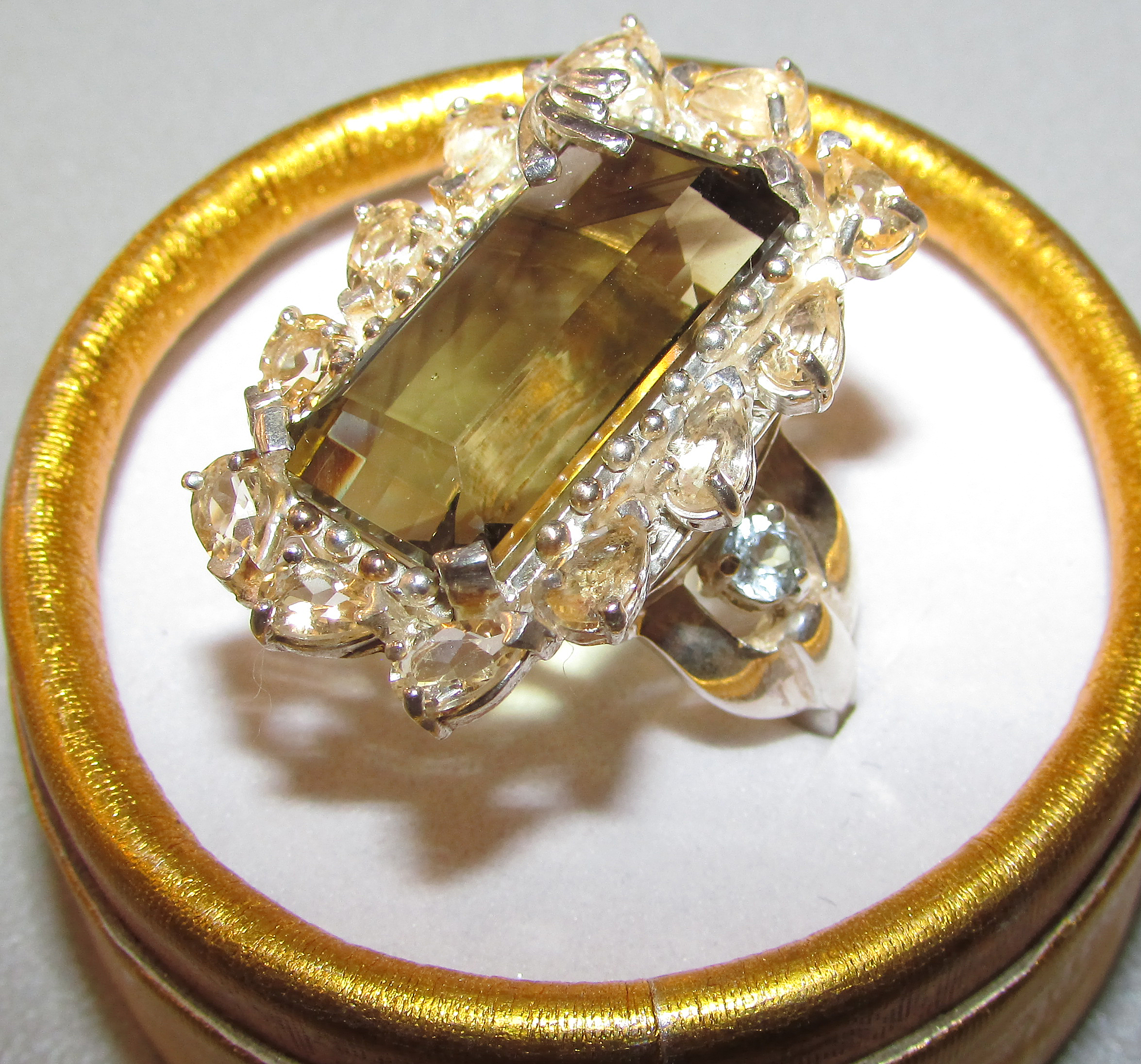 925 Silver ring with 28 carat lemon quartz