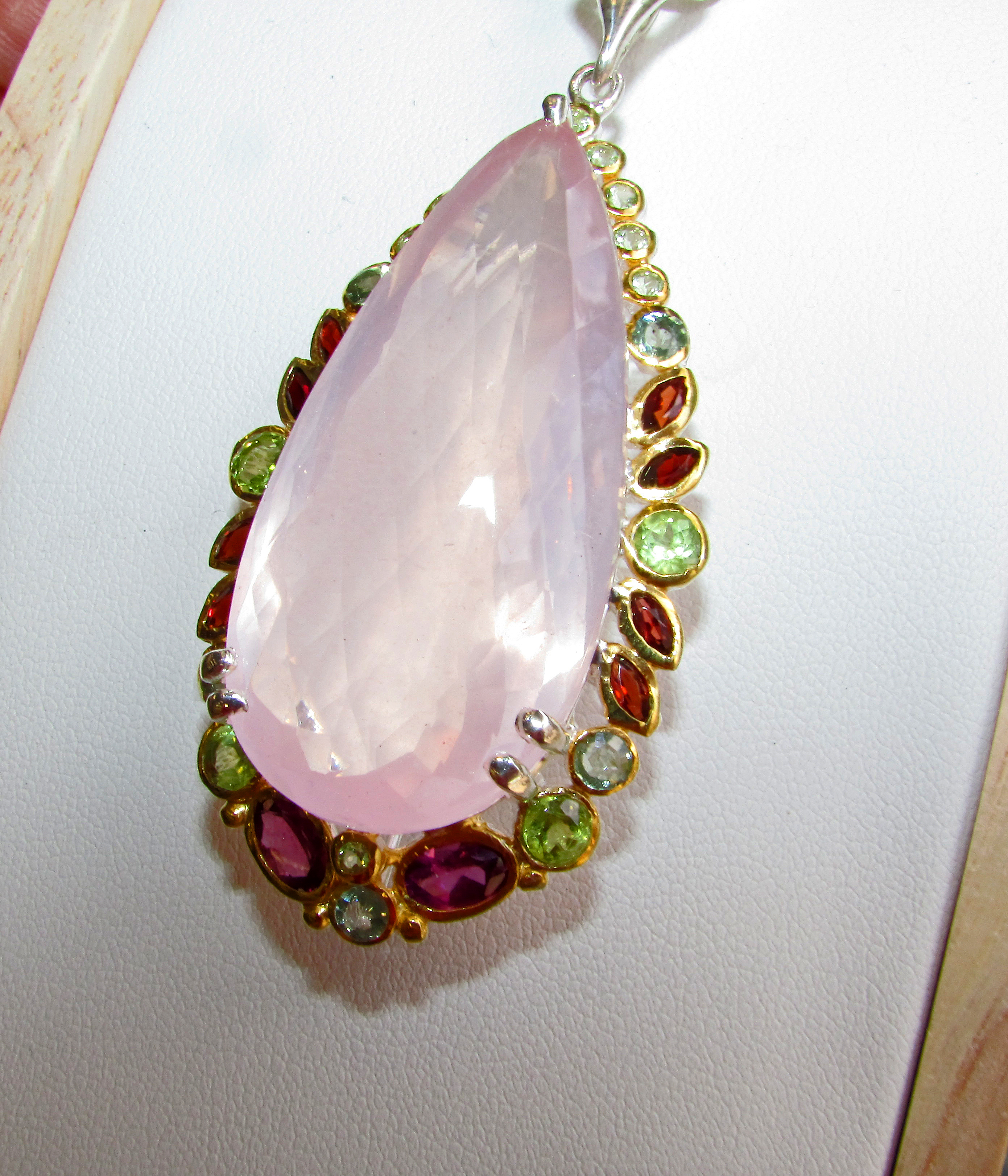 925 Silver necklace with a large 120 carat rose quartz