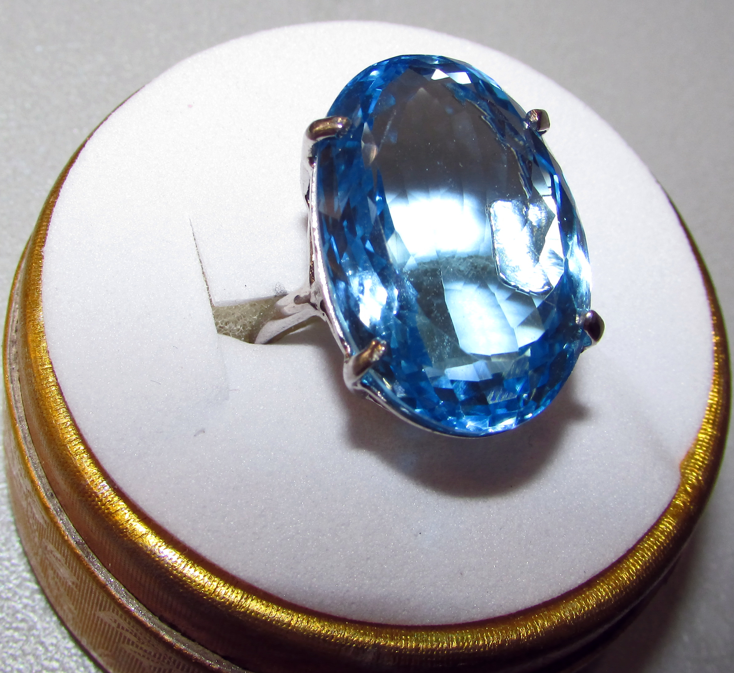 925 Сребърен пръстен с Swiss Blue Topaz 38 карата